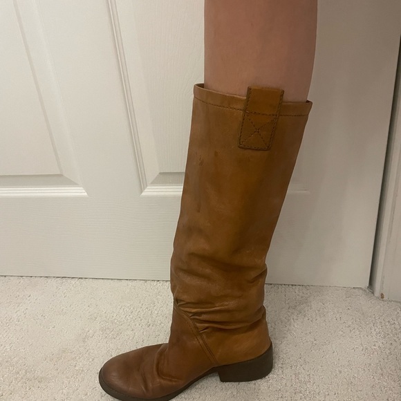 Broken-in soft leather boots - Picture 2 of 6